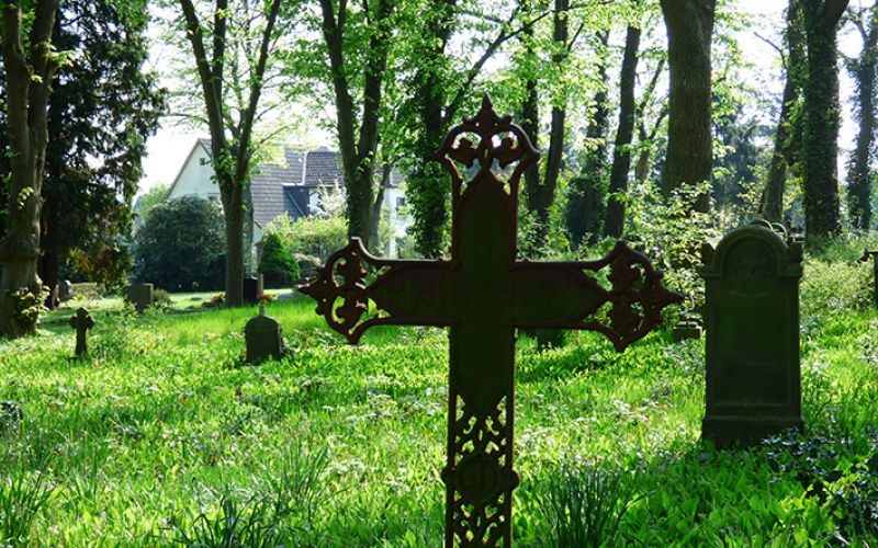 Kreuz auf dem Friedhof