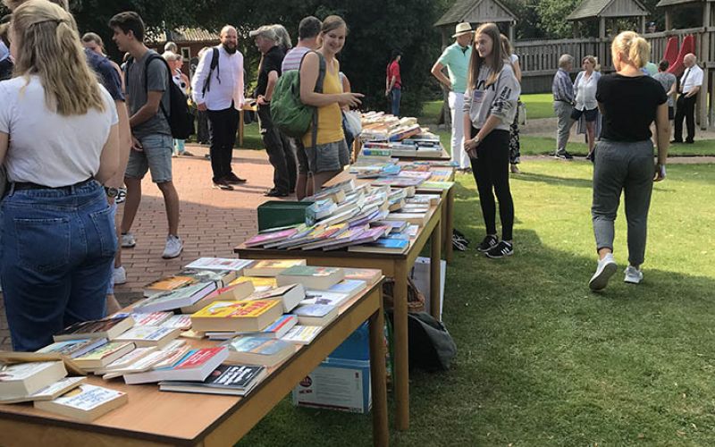 Büchertische